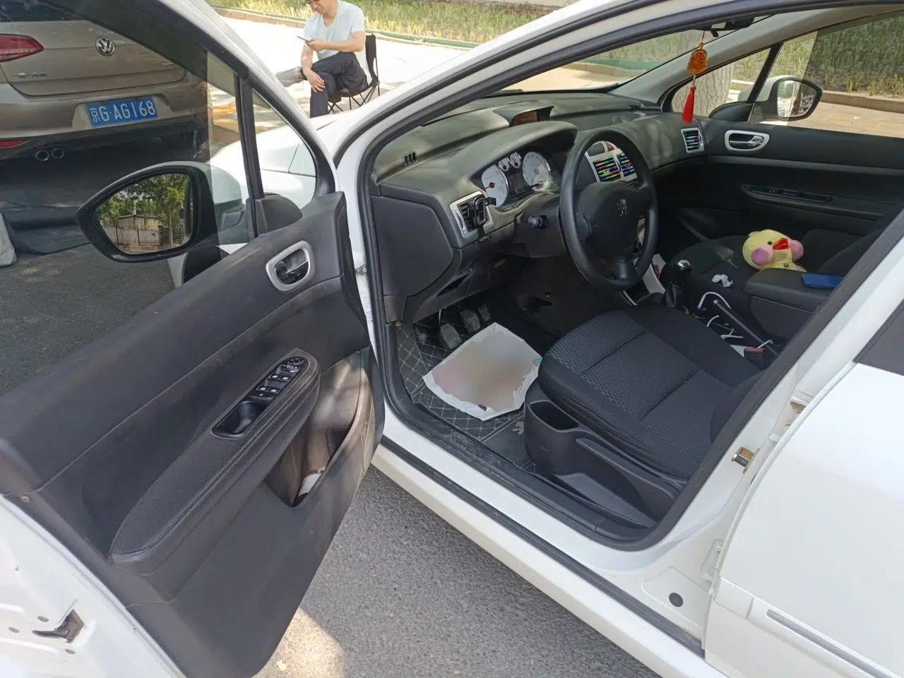 Peugeot 307 2013 Hatchback 1.6L Manual Comfort Edition — миниатюра 17
