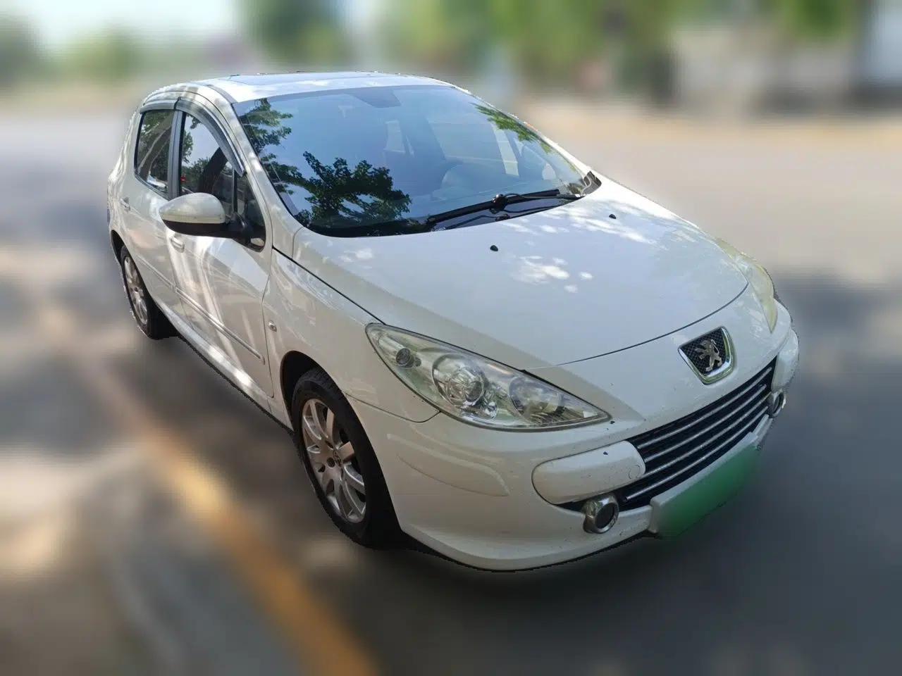 Peugeot 307 2013 Hatchback 1.6L Manual Comfort Edition — миниатюра 3