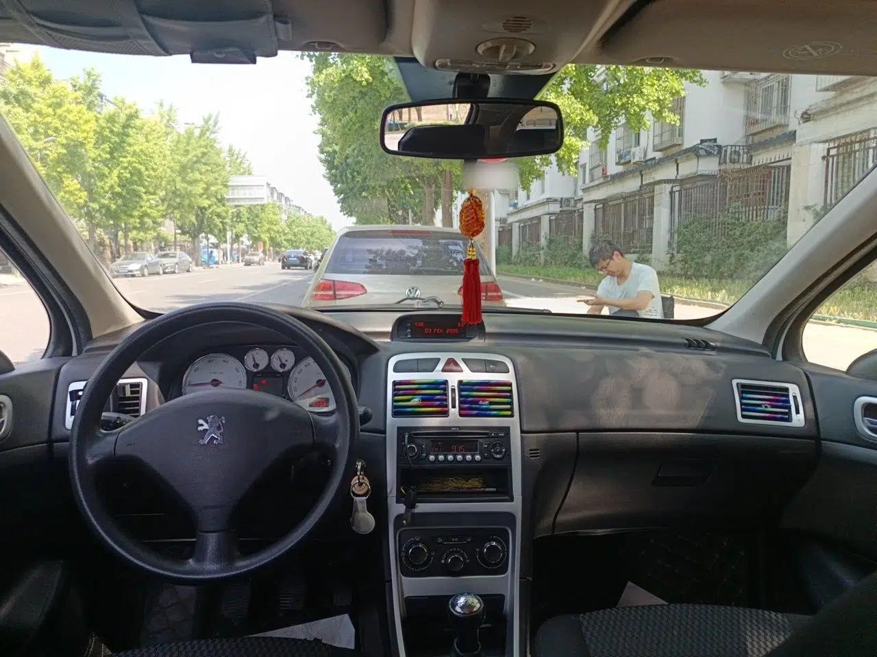 Peugeot 307 2013 Hatchback 1.6L Manual Comfort Edition — миниатюра 10
