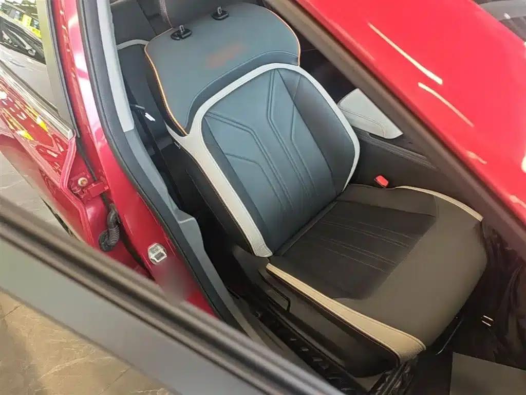 Baojun RC-6 2019 1.5T CVT 24-Hour Online Premium Edition — миниатюра 25