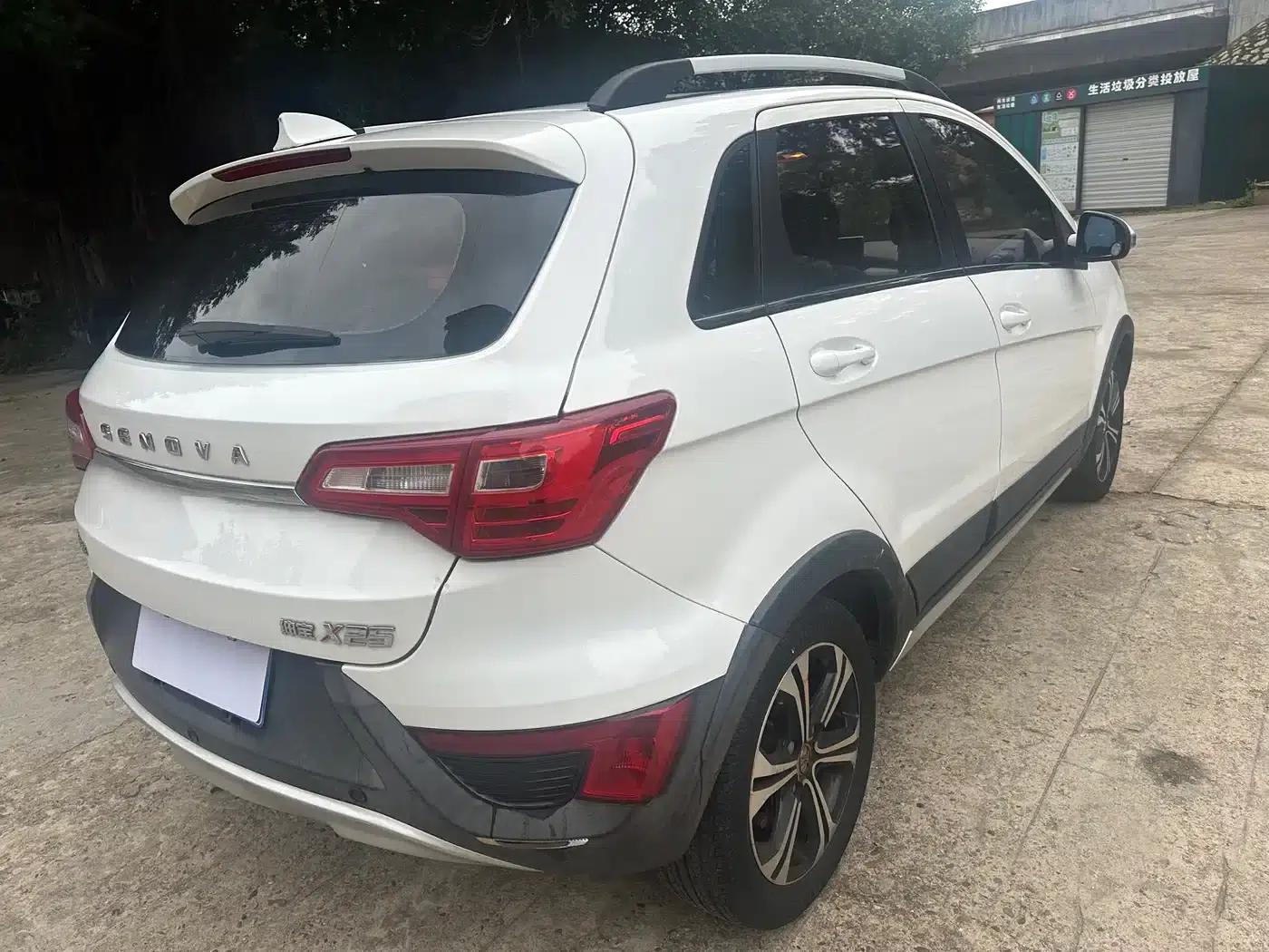 2015 Senova X25 1.5L Manual Elite — миниатюра 8
