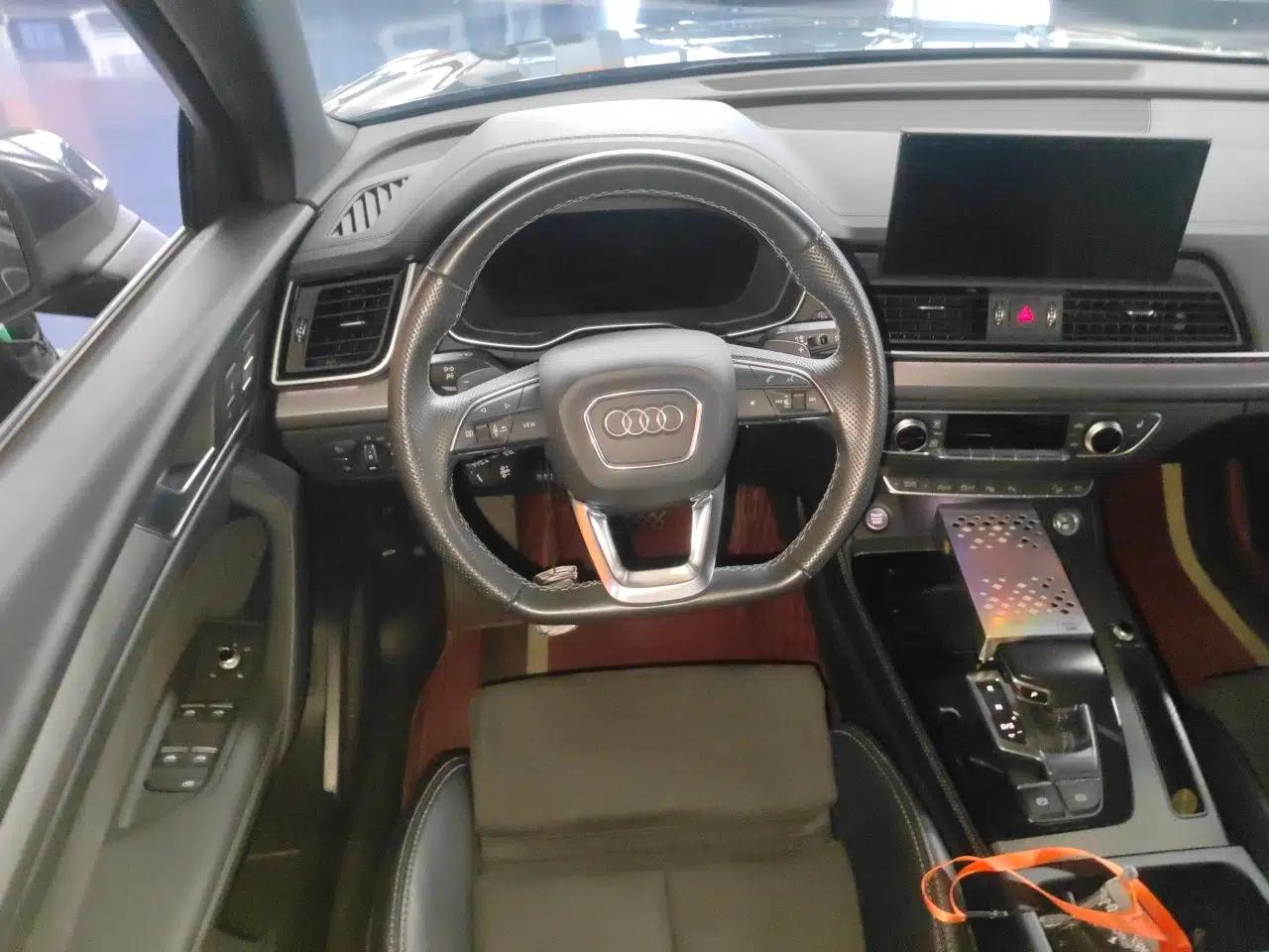 Audi Q5L Sportback 2022 40 TFSI Luxury Model — миниатюра 11