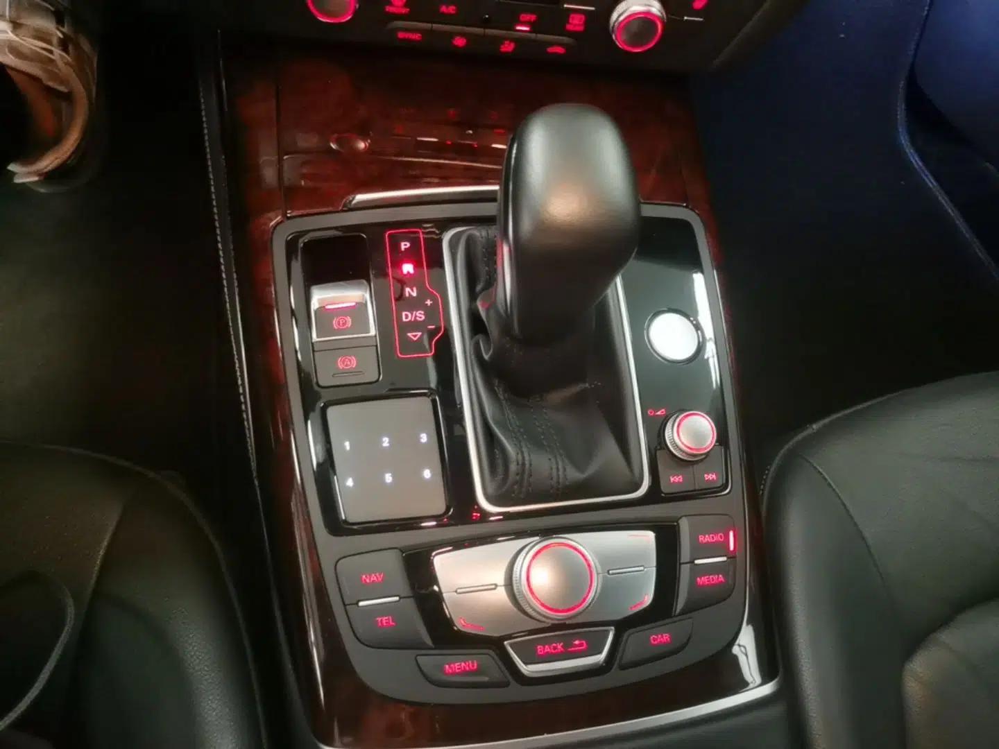 Audi A6L New Energy 2018 40 e-tron — миниатюра 15