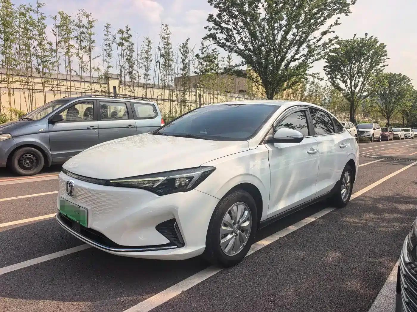 Changan Eado New Energy 2022 EV460 Smart Ride-Hailing Edition (Lithium Iron Phosphate) — миниатюра 1