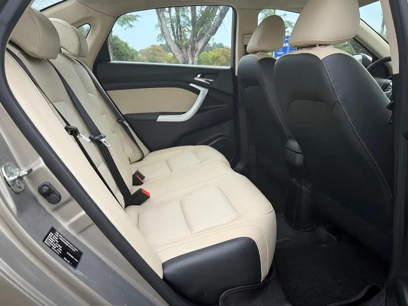 Yuexiang V7 2015 1.6L Automatic Enjoyment Edition (National V Emission Standard) — миниатюра 18