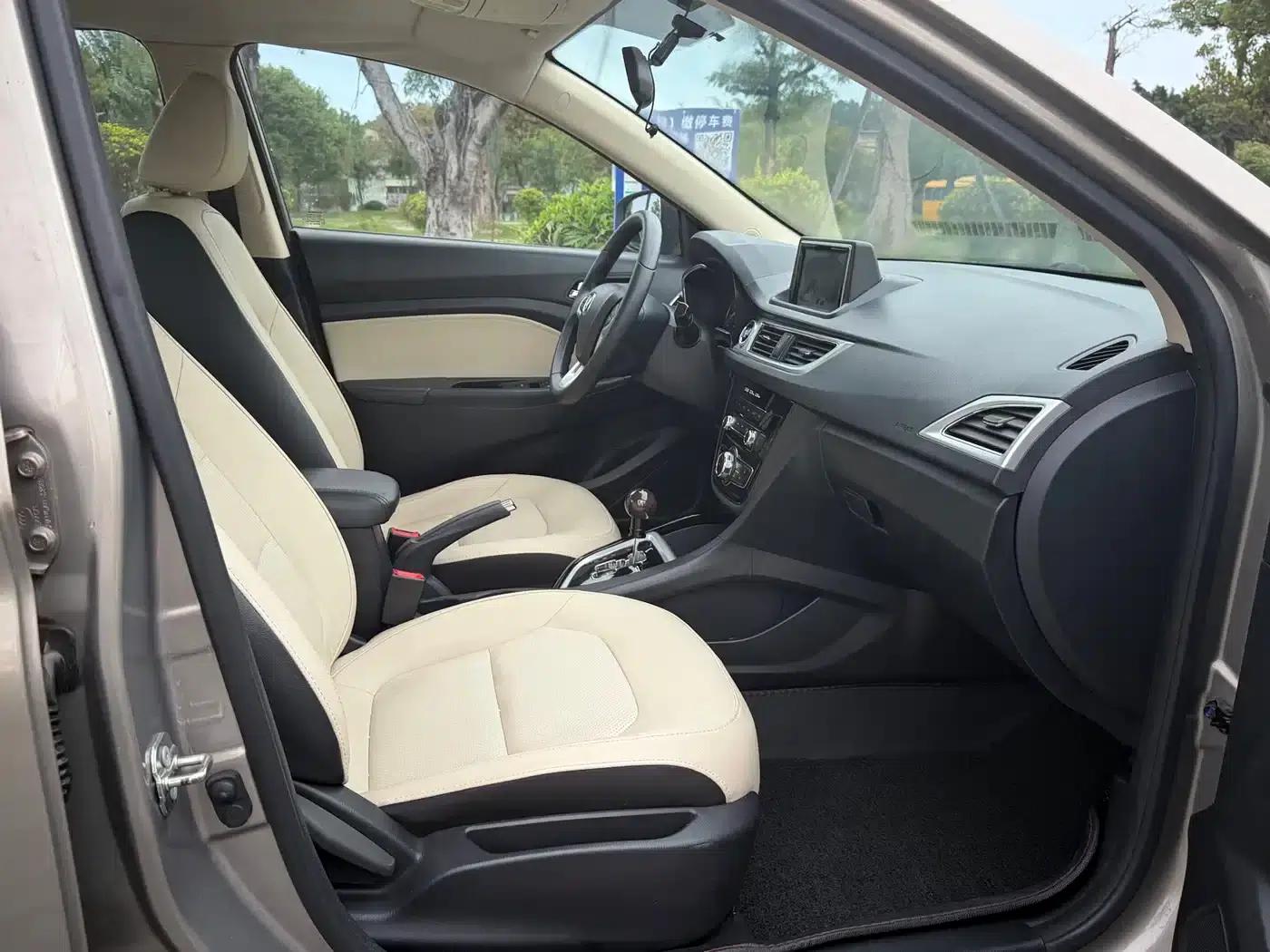 Yuexiang V7 2015 1.6L Automatic Enjoyment Edition (National V Emission Standard) — миниатюра 20