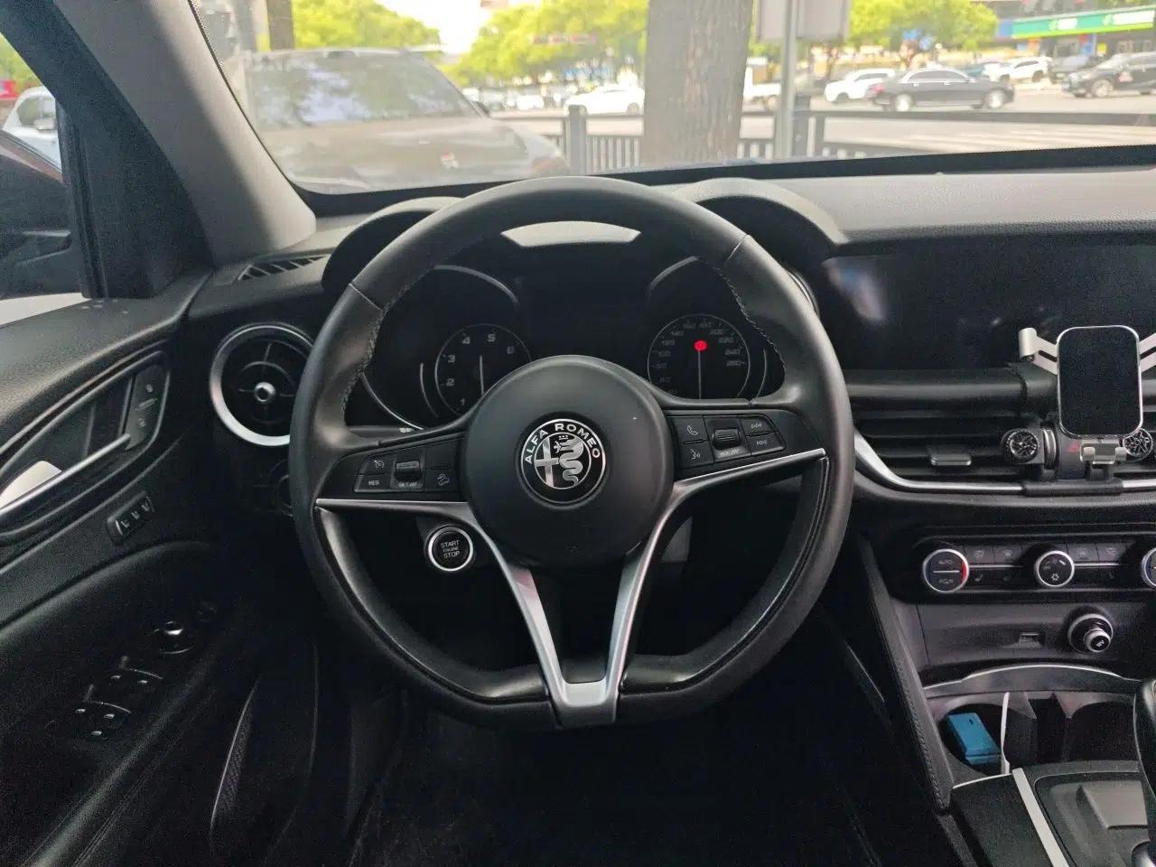 Alfa Romeo Stelvio 2017 2.0T 200HP Elite Edition — миниатюра 11
