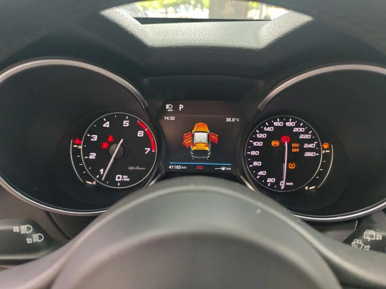 Alfa Romeo Stelvio 2017 2.0T 200HP Elite Edition — миниатюра 12