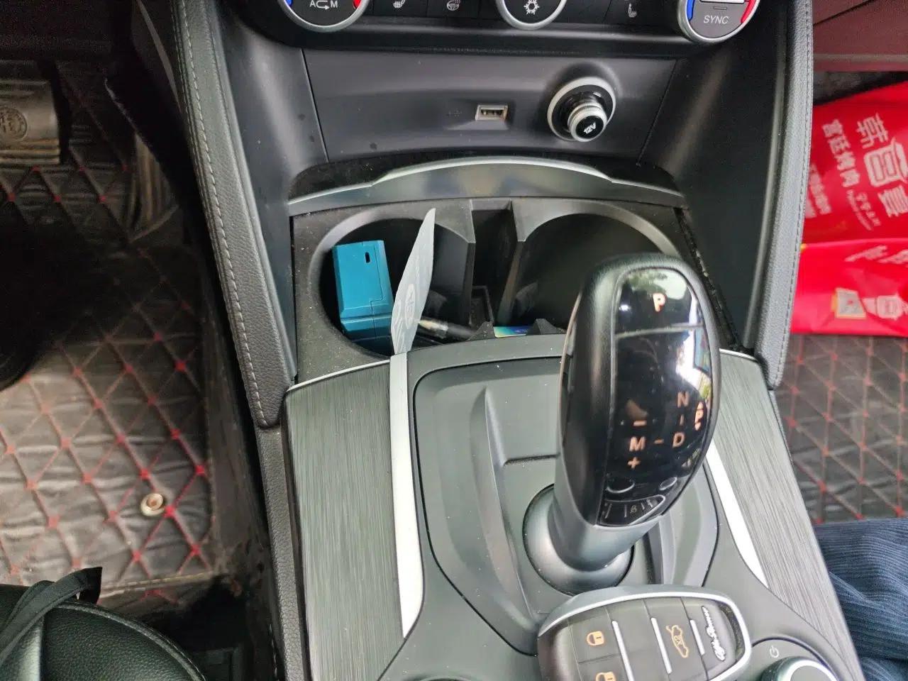 Alfa Romeo Stelvio 2017 2.0T 200HP Elite Edition — миниатюра 15