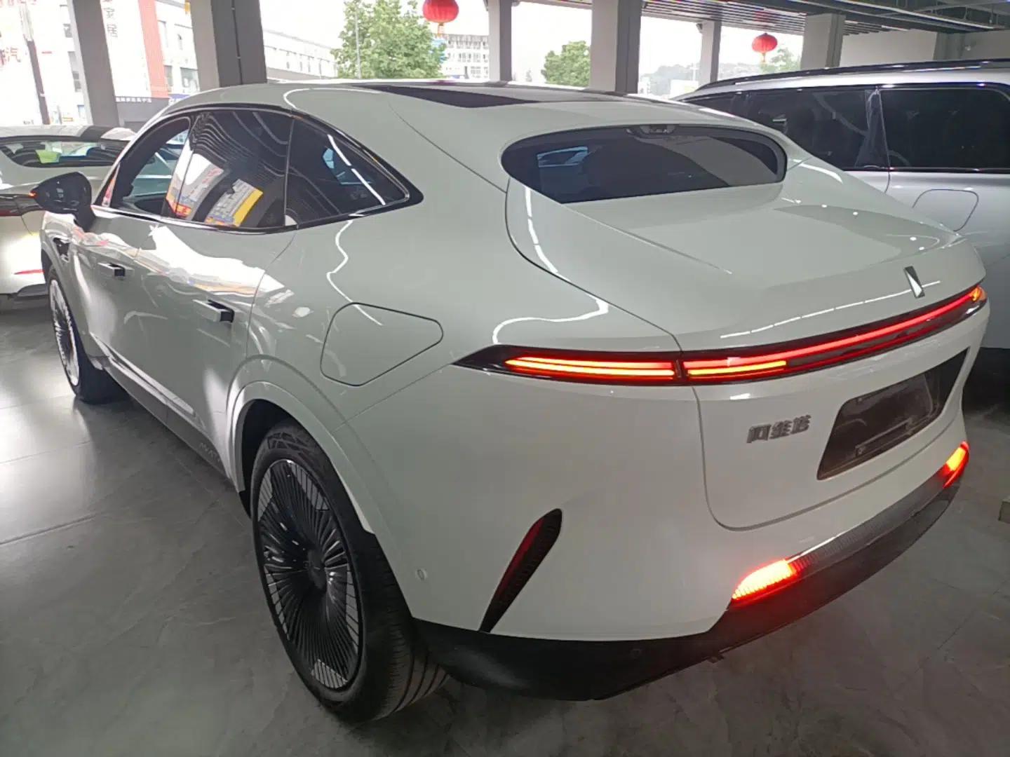 Avatr 11 2023 HarmonyOS Version Smart Enjoyment Upgrade Model 90-Degree Rear-Wheel Drive Edition — миниатюра 4