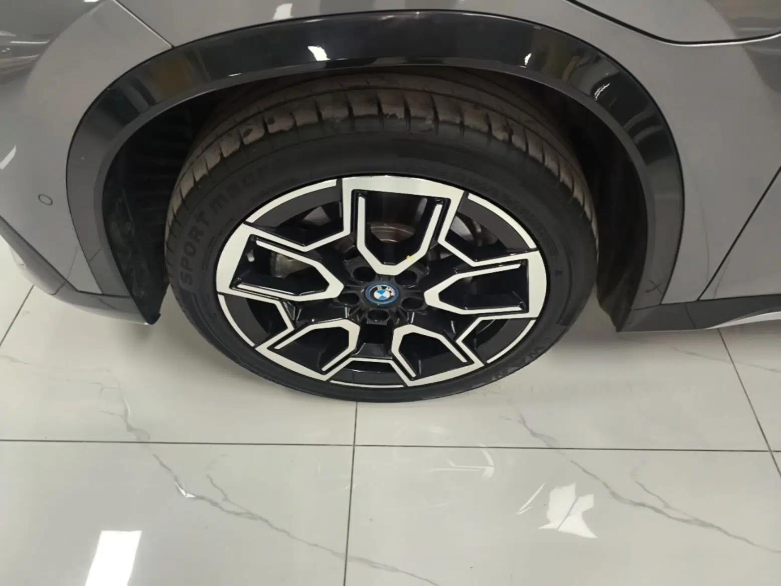 BMW iX1 2023 xDrive30L X Design Package — миниатюра 9