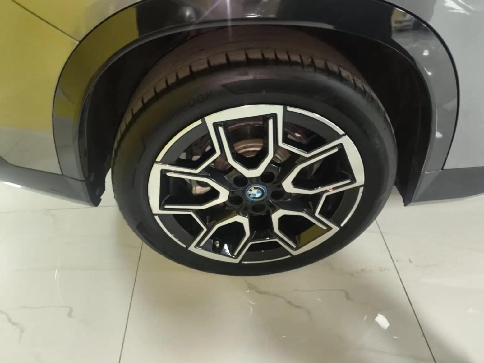 BMW iX1 2023 xDrive30L X Design Package — миниатюра 10