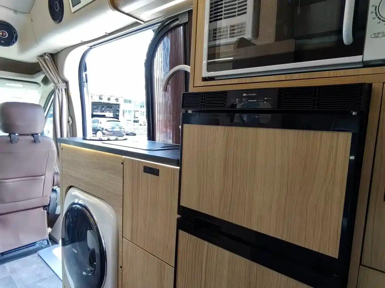 SAIC MAXUS V100 RV 2023 Model 2.0T Traveler V100 Mountain Retreat Edition with Longitudinal Bed — миниатюра 11