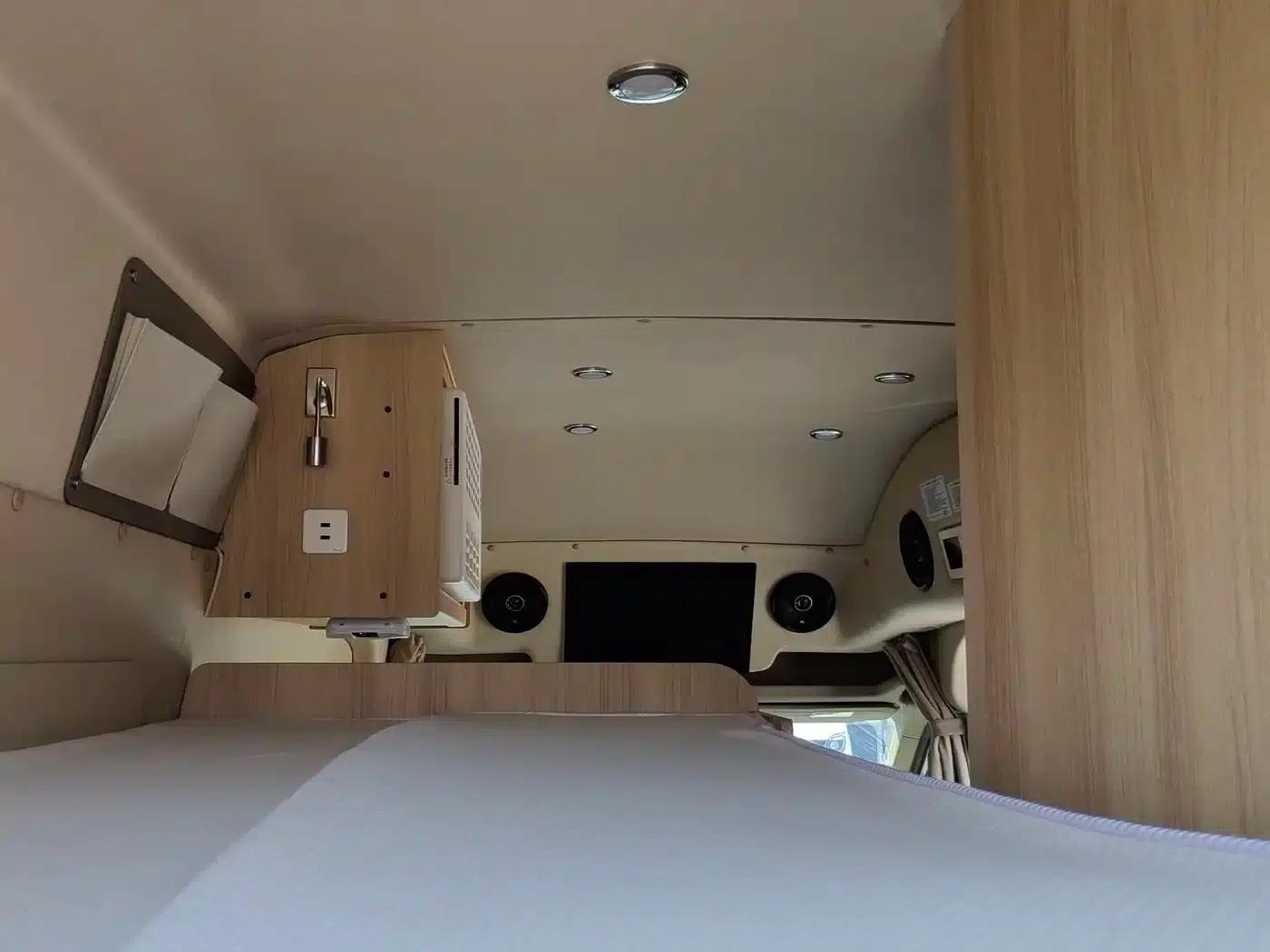 SAIC MAXUS V100 RV 2023 Model 2.0T Traveler V100 Mountain Retreat Edition with Longitudinal Bed — миниатюра 15