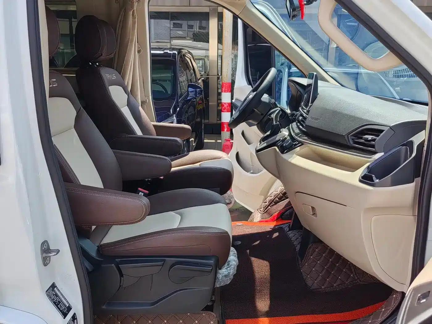 SAIC MAXUS V100 RV 2023 Model 2.0T Traveler V100 Mountain Retreat Edition with Longitudinal Bed — миниатюра 5