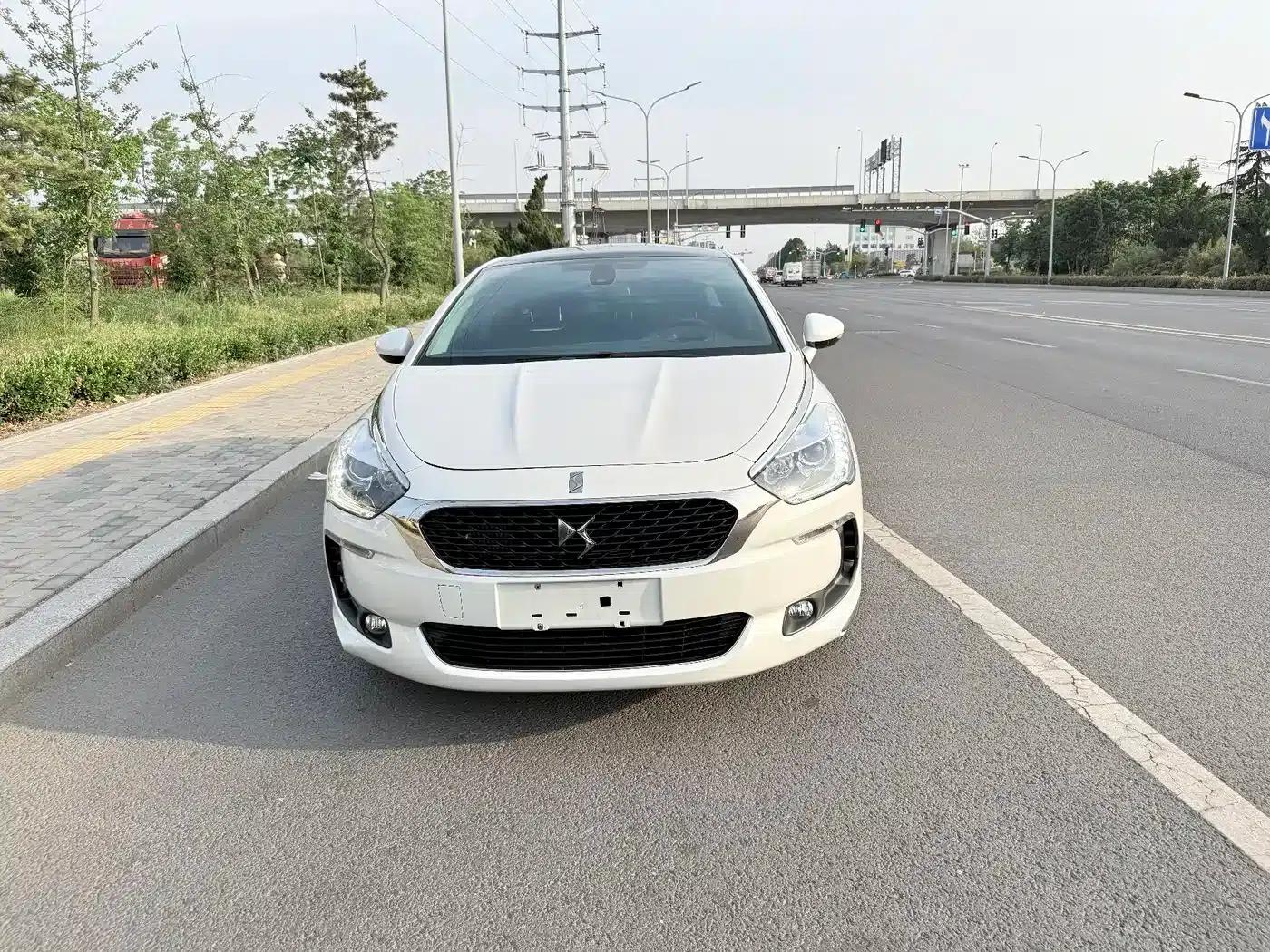 DS 5 2015 1.6T Luxury Edition THP160 — миниатюра 2
