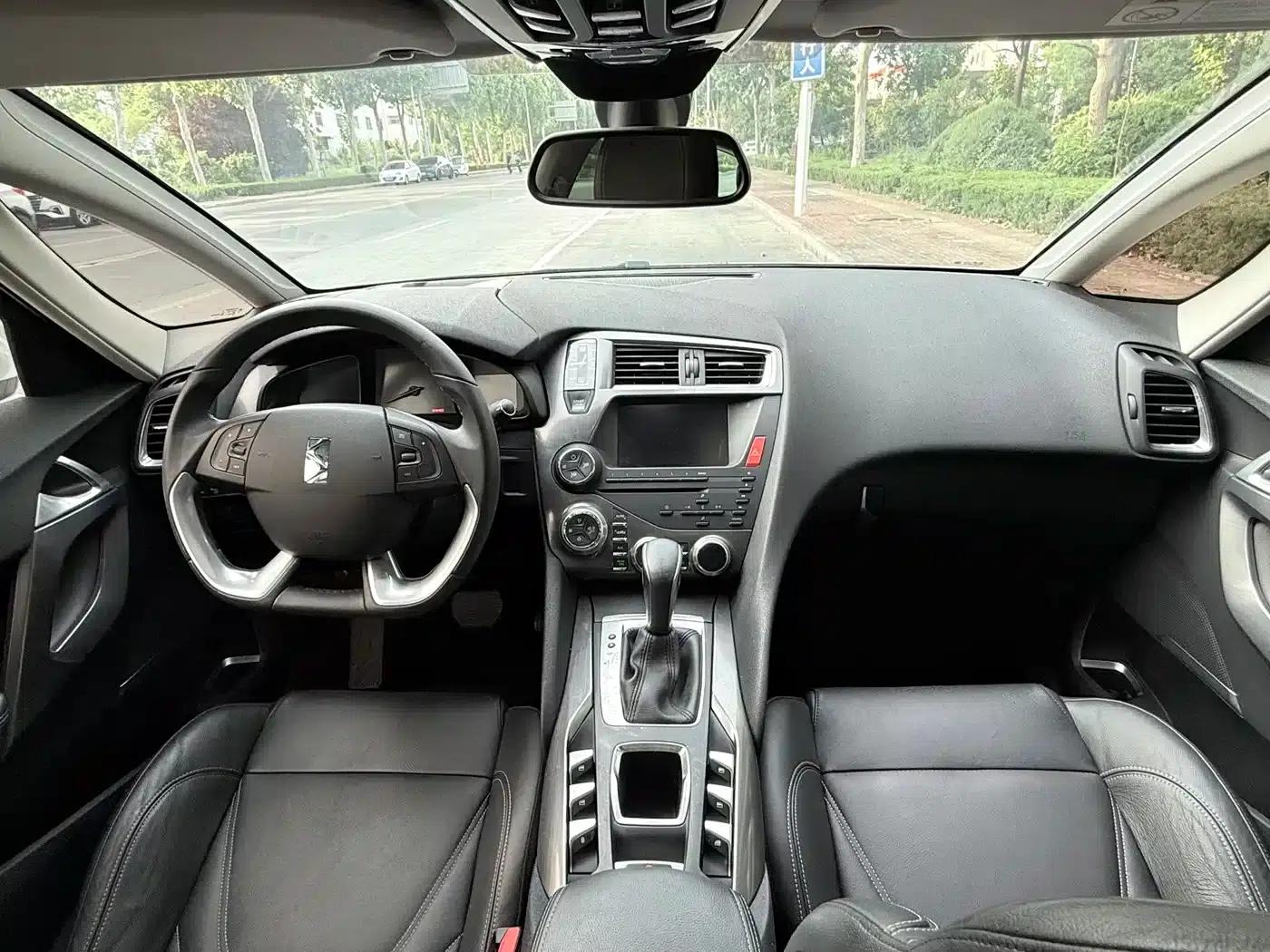 DS 5 2015 1.6T Luxury Edition THP160 — миниатюра 11
