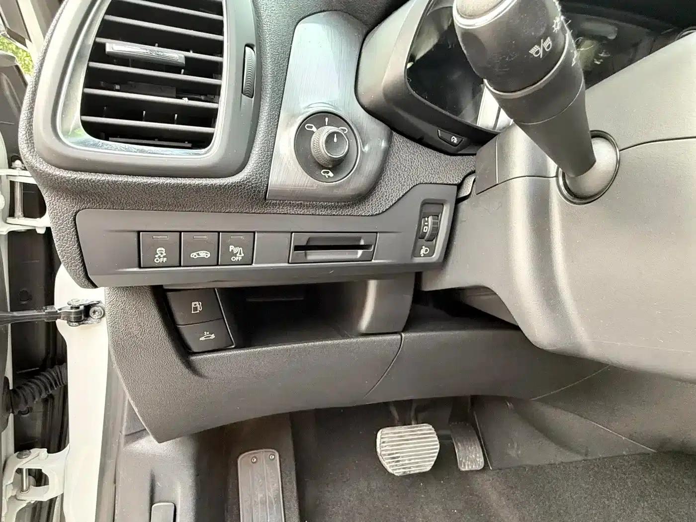 DS 5 2015 1.6T Luxury Edition THP160 — миниатюра 18