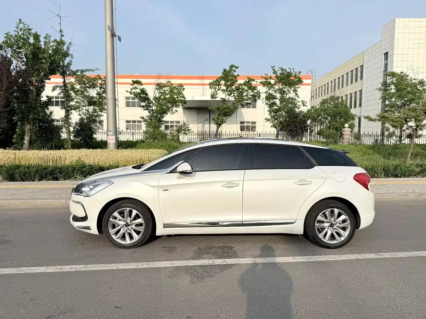 DS 5 2015 1.6T Luxury Edition THP160 — миниатюра 3