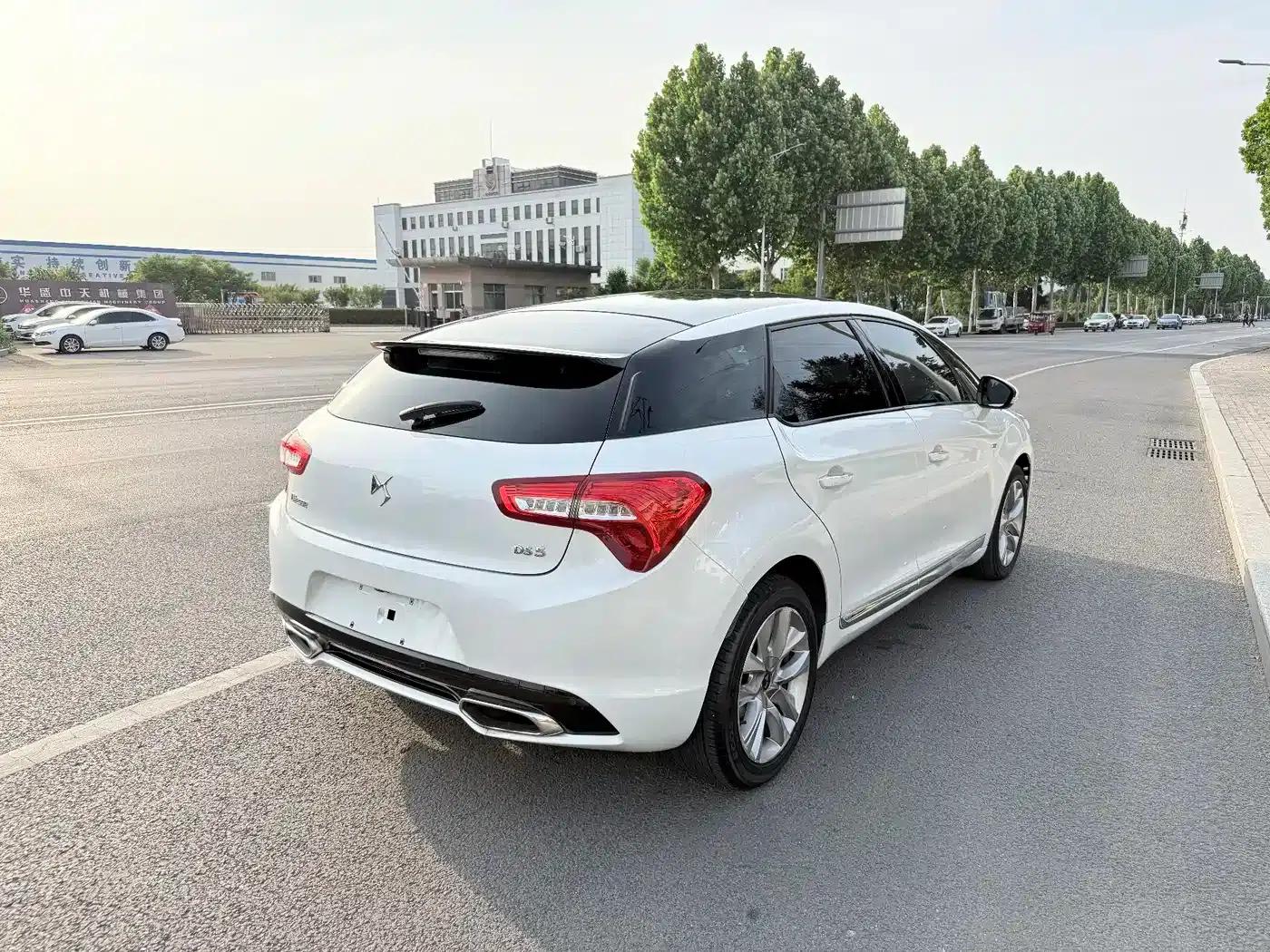 DS 5 2015 1.6T Luxury Edition THP160 — миниатюра 4