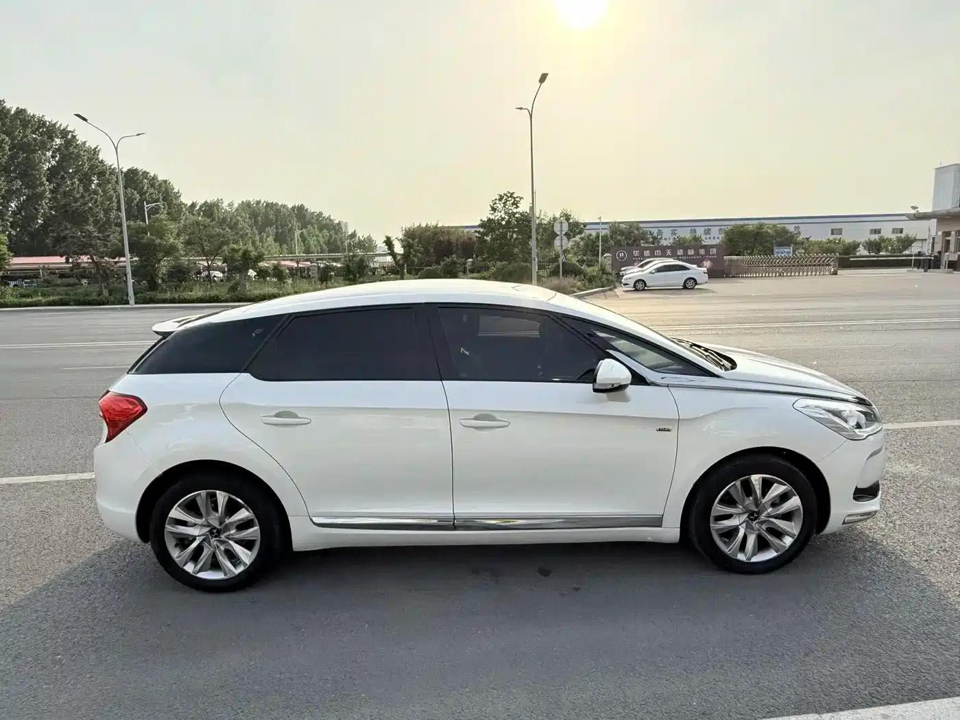 DS 5 2015 1.6T Luxury Edition THP160 — миниатюра 7