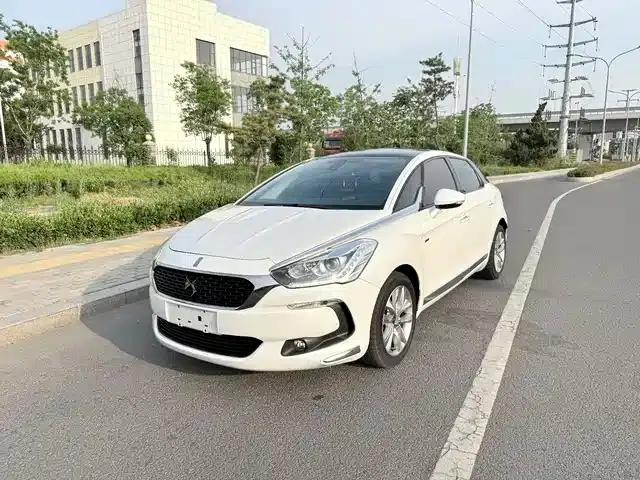 DS 5 2015 1.6T Luxury Edition THP160