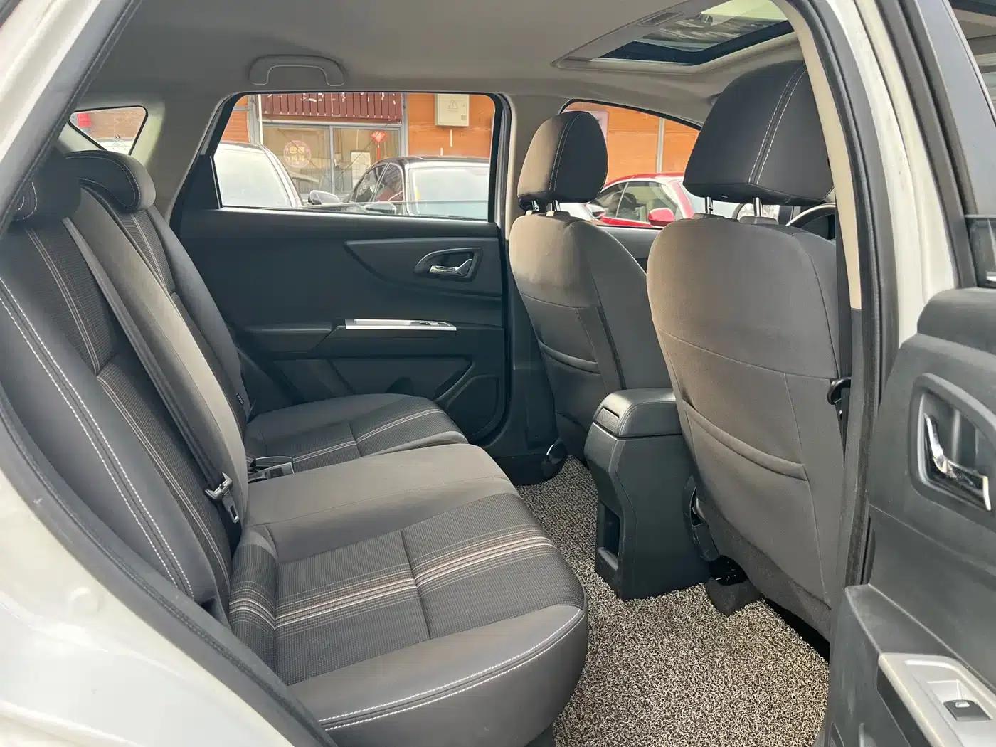 Dongfeng Fengshen AX3 2016 Model 1.5L Manual Cool Edition — миниатюра 8