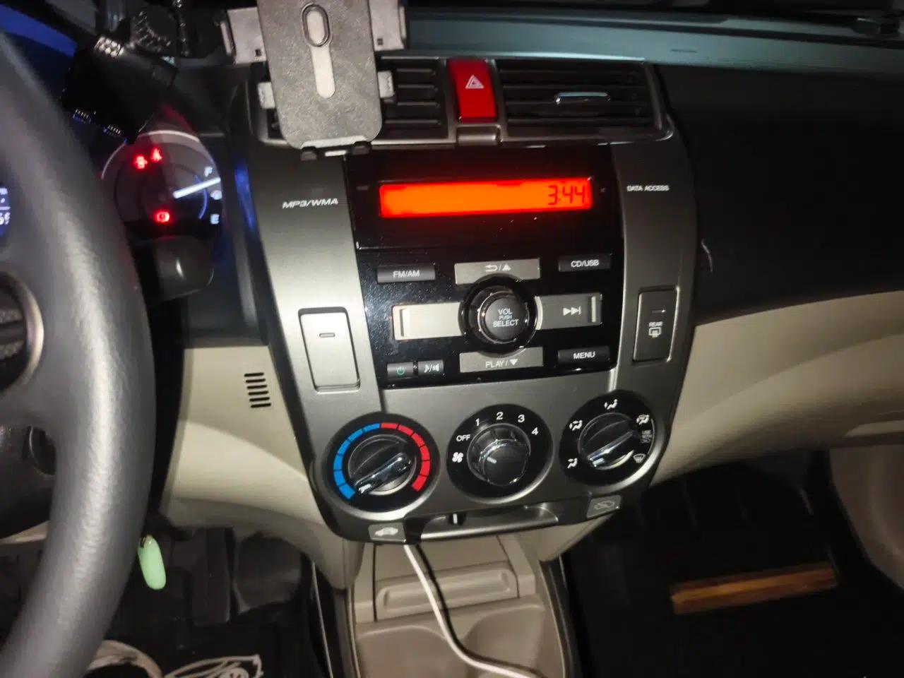 Honda City Classic 2012 1.5L manual Elite Edition — миниатюра 14