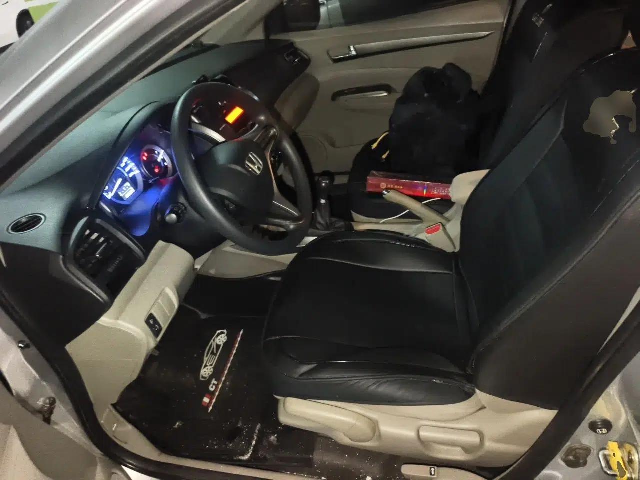 Honda City Classic 2012 1.5L manual Elite Edition — миниатюра 16