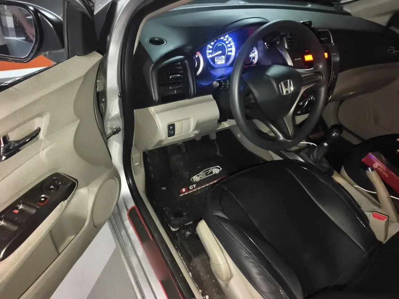 Honda City Classic 2012 1.5L manual Elite Edition — миниатюра 17