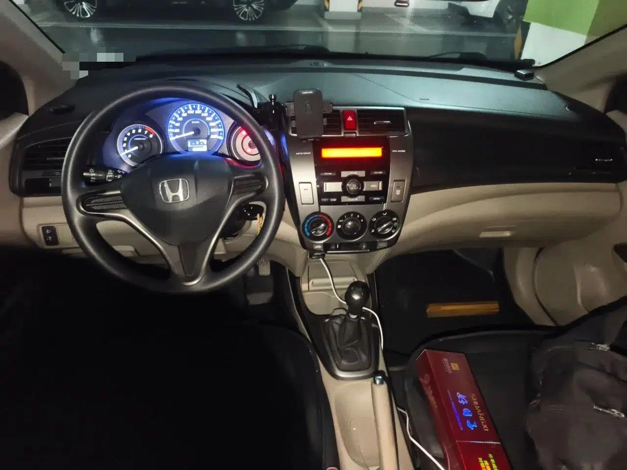 Honda City Classic 2012 1.5L manual Elite Edition — миниатюра 10