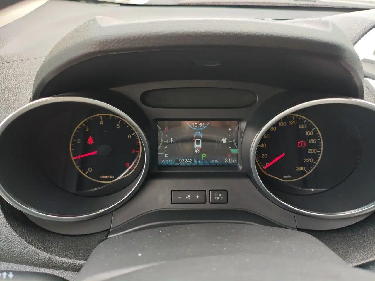 BYD Yuan 2017 1.5L Automatic Cool & Connected Model — миниатюра 12