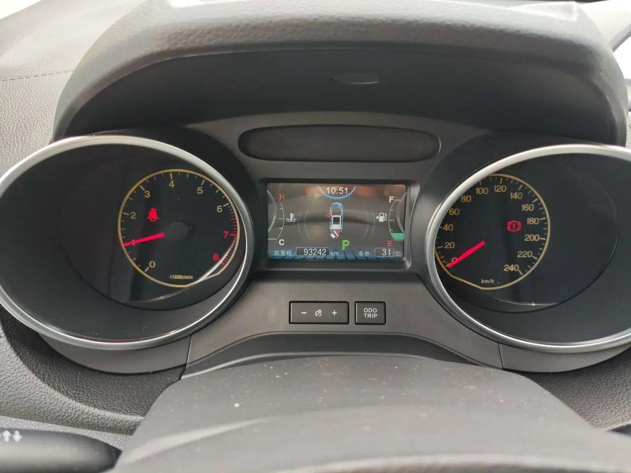 BYD Yuan 2017 1.5L Automatic Cool & Connected Model — миниатюра 13
