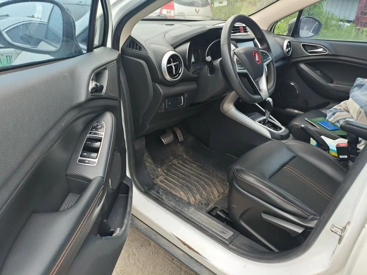 BYD Yuan 2017 1.5L Automatic Cool & Connected Model — миниатюра 17