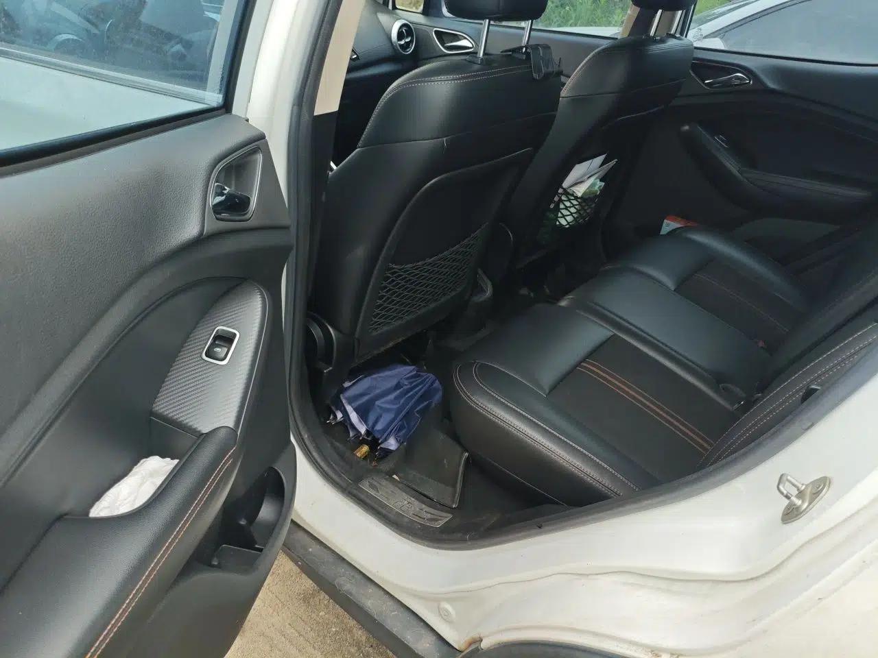 BYD Yuan 2017 1.5L Automatic Cool & Connected Model — миниатюра 18