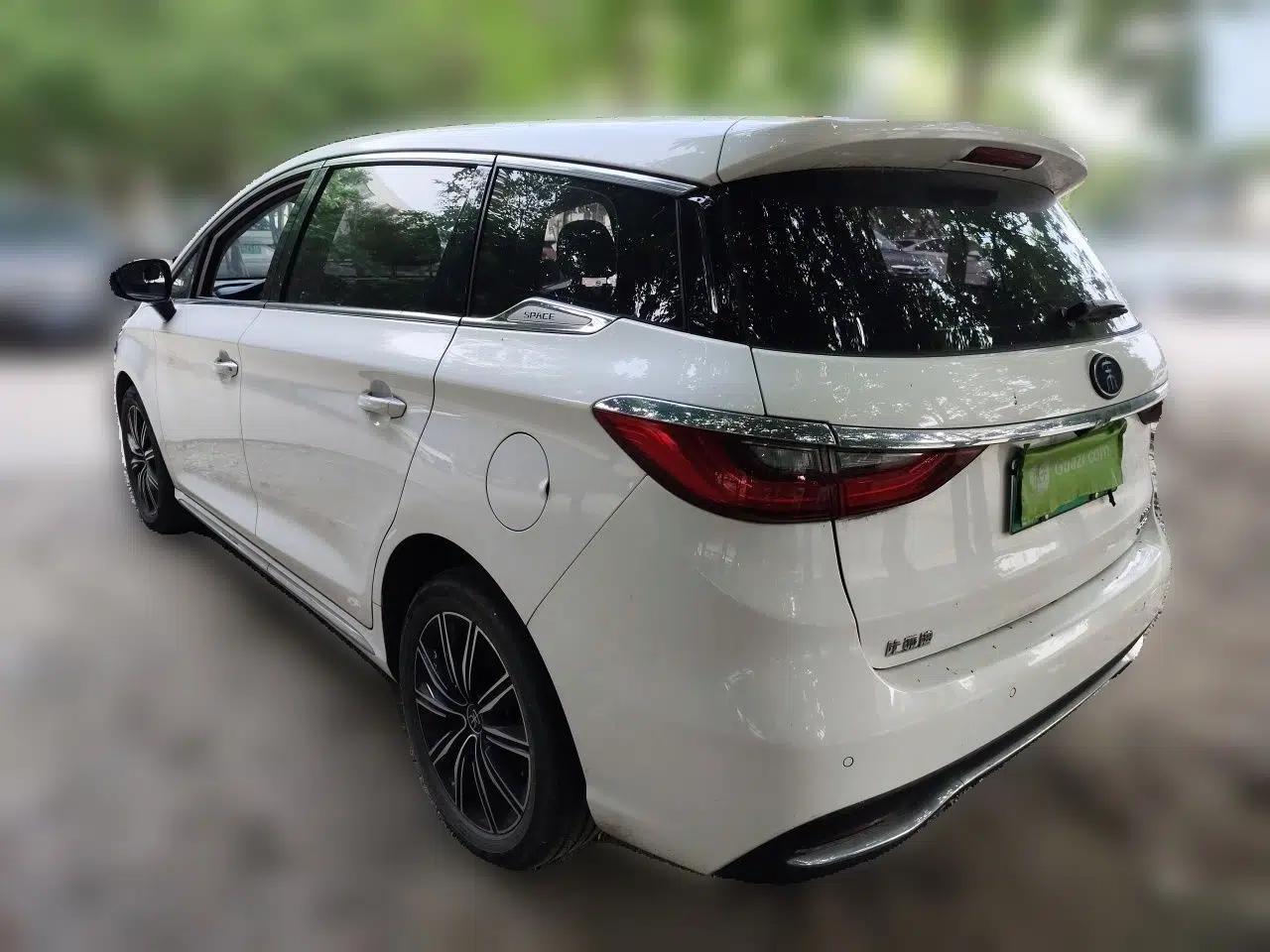 BYD Song MAX New Energy 2019 DM 1.5T Smart Connect Advanced 7-Seater China VI Standard — миниатюра 4