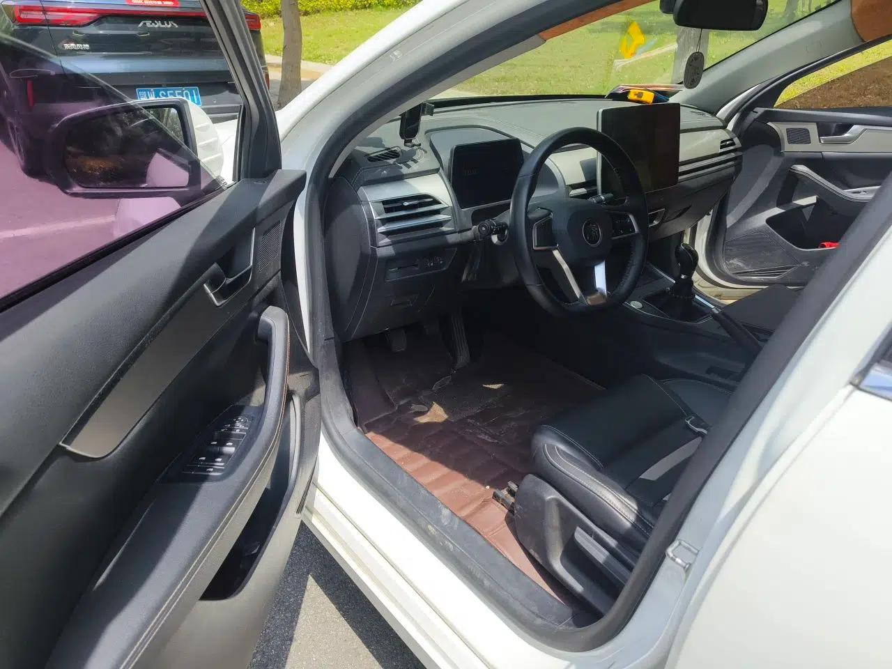 BYD Qin Pro 2018 1.5L Manual SmartConnect Sharp Edition — миниатюра 17