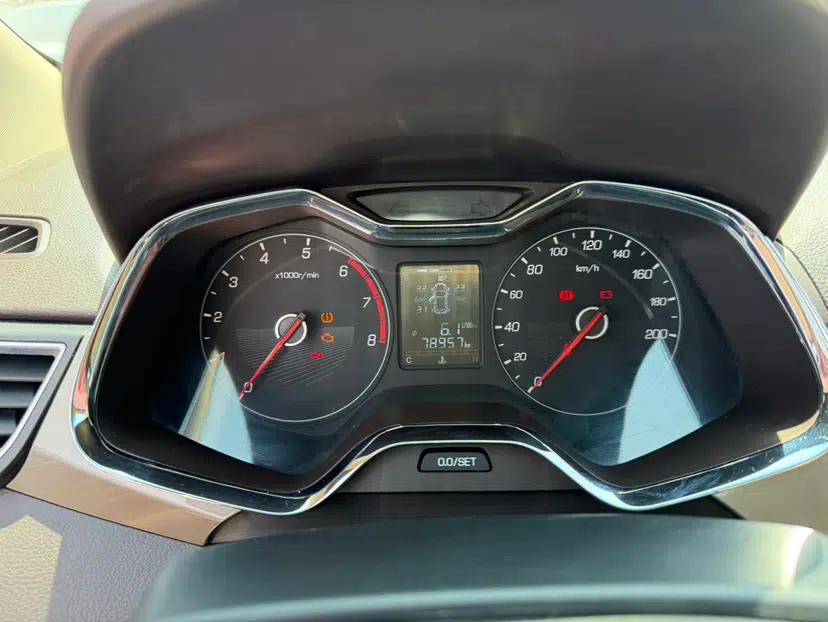 Baojun 310W 2017 1.5L Manual Fashion Edition China VI — миниатюра 11