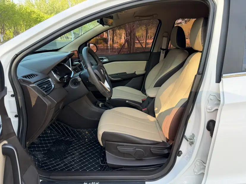 Baojun 310W 2017 1.5L Manual Fashion Edition China VI — миниатюра 7