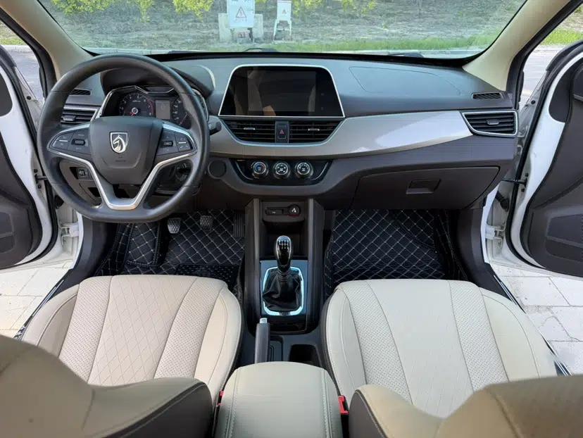 Baojun 310W 2017 1.5L Manual Fashion Edition China VI — миниатюра 9