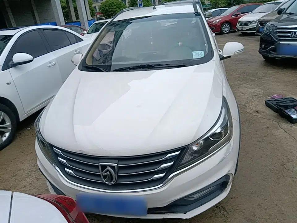 Baojun 310W 2017 1.5L Manual Fashion Model China V — миниатюра 2