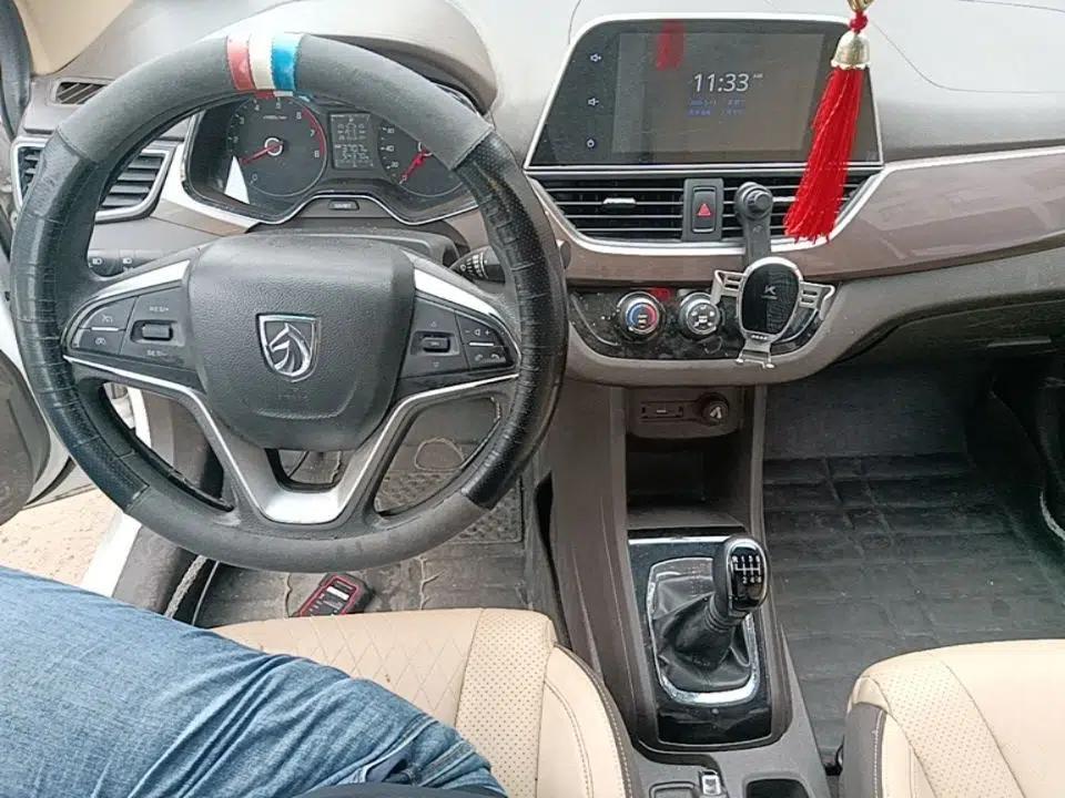 Baojun 310W 2017 1.5L Manual Fashion Model China V — миниатюра 13