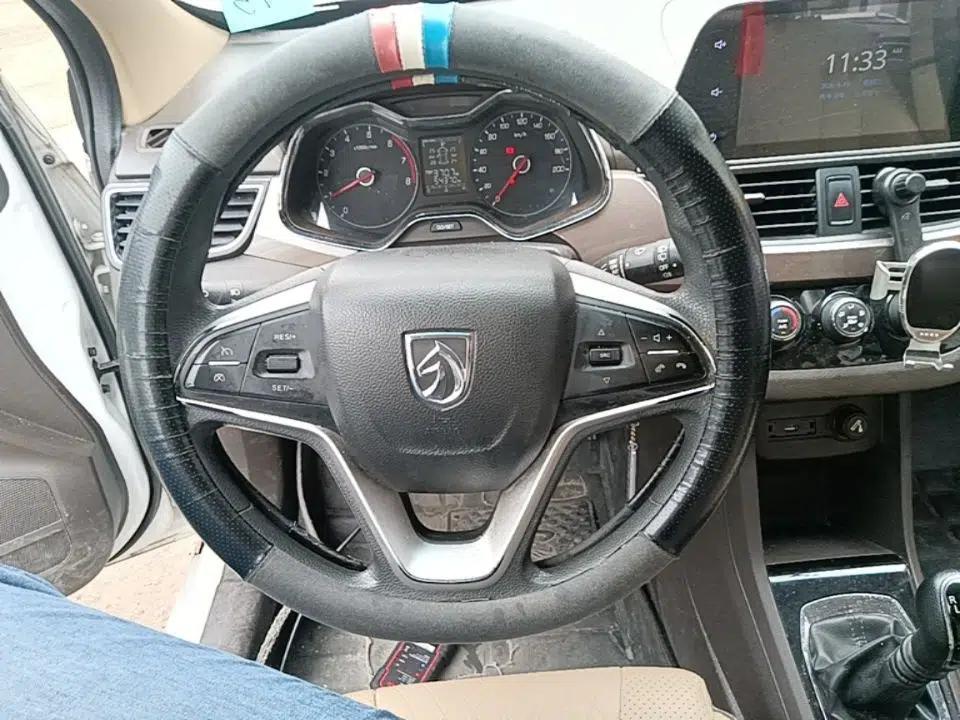 Baojun 310W 2017 1.5L Manual Fashion Model China V — миниатюра 14