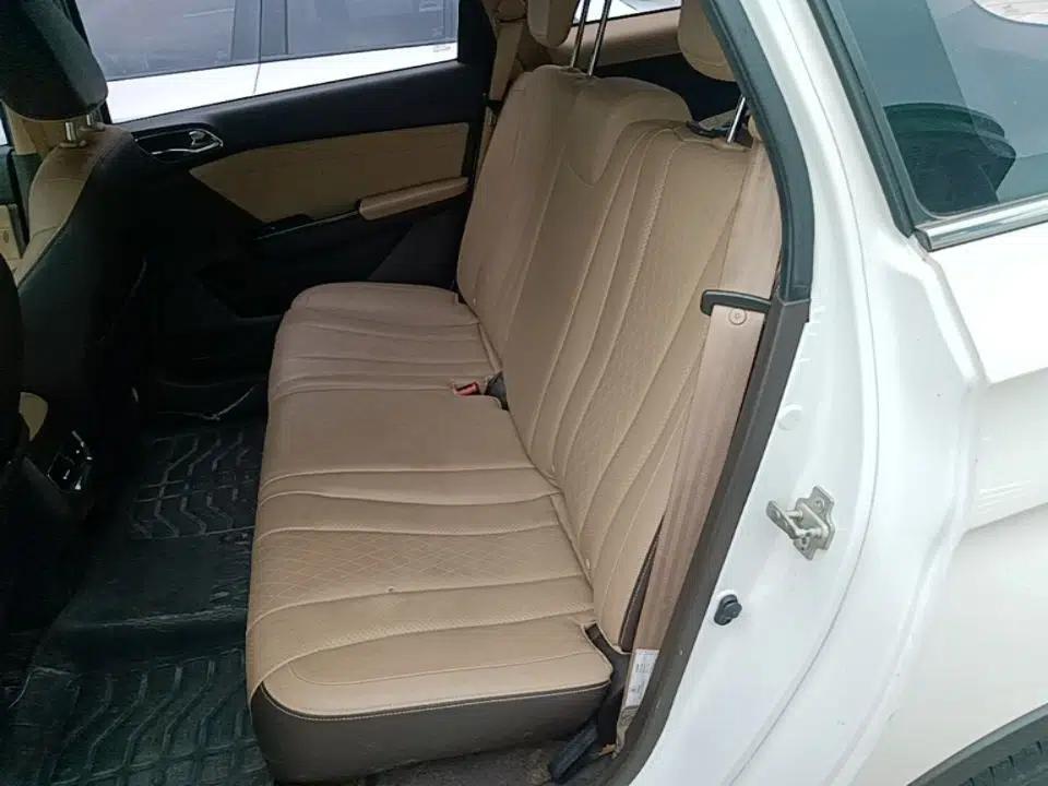 Baojun 310W 2017 1.5L Manual Fashion Model China V — миниатюра 20