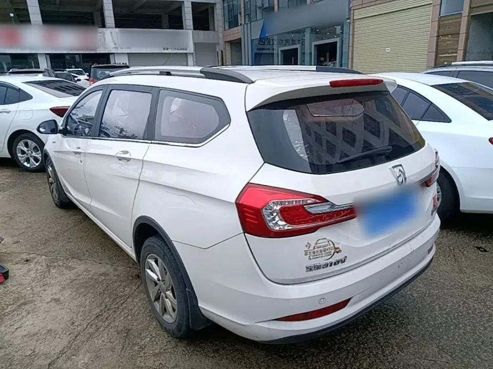 Baojun 310W 2017 1.5L Manual Fashion Model China V — миниатюра 4