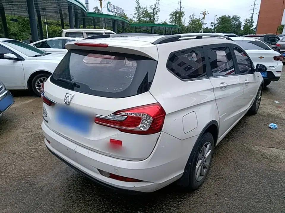 Baojun 310W 2017 1.5L Manual Fashion Model China V — миниатюра 6