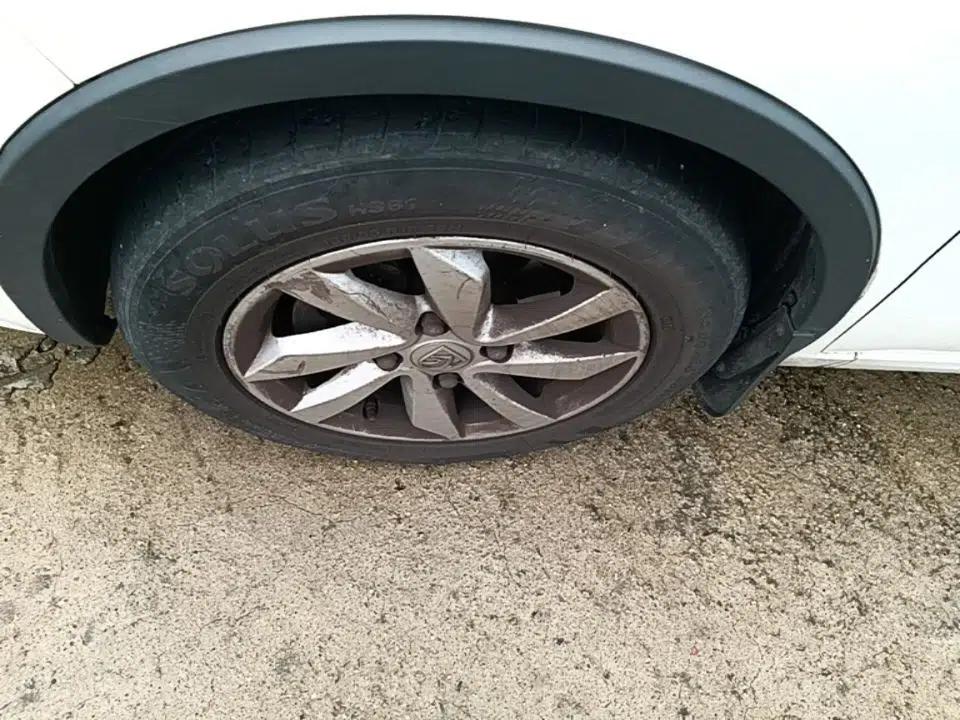 Baojun 310W 2017 1.5L Manual Fashion Model China V — миниатюра 8