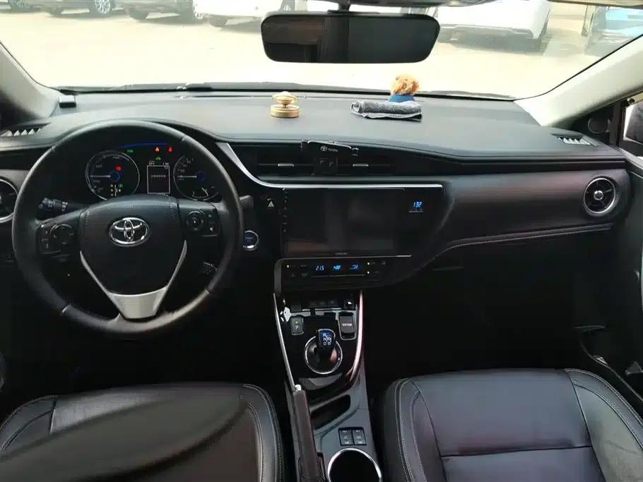Corolla Hybrid E+ 2019 1.8L E-CVT Flagship Edition — миниатюра 12