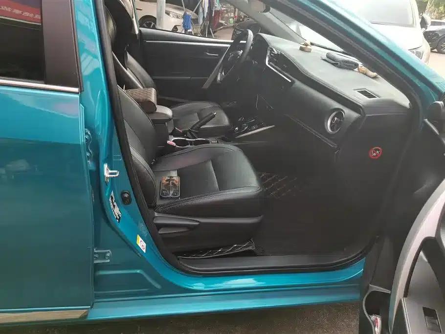 Corolla Hybrid E+ 2019 1.8L E-CVT Flagship Edition — миниатюра 8
