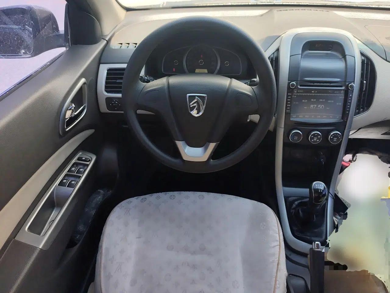 Baojun 630 2012 1.8L manual Comfort trim level — миниатюра 11